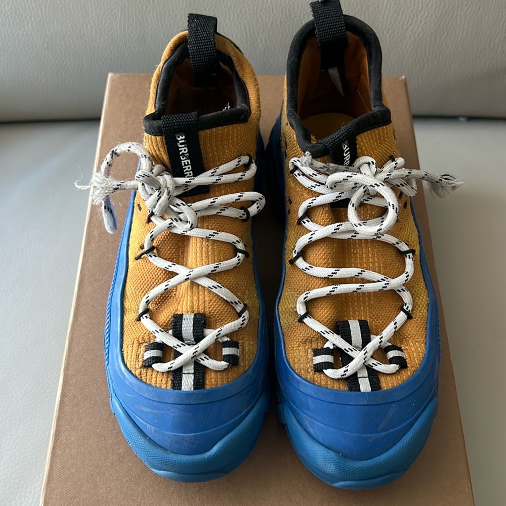 AUTHENTIC WORN BURBERRY BOY SHOES SIZE 34 EUROPEAN